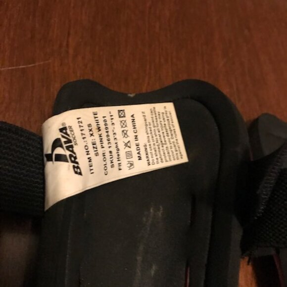 Brava Rainbow Soccer Cleats Size 10 and Pink Shinguards Bundle - Picture 8 of 8